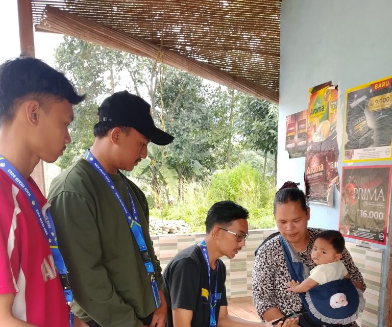 Mahasiswa INAIS Bawa UMKM Desa Malasari Go Digital Lewat QRIS